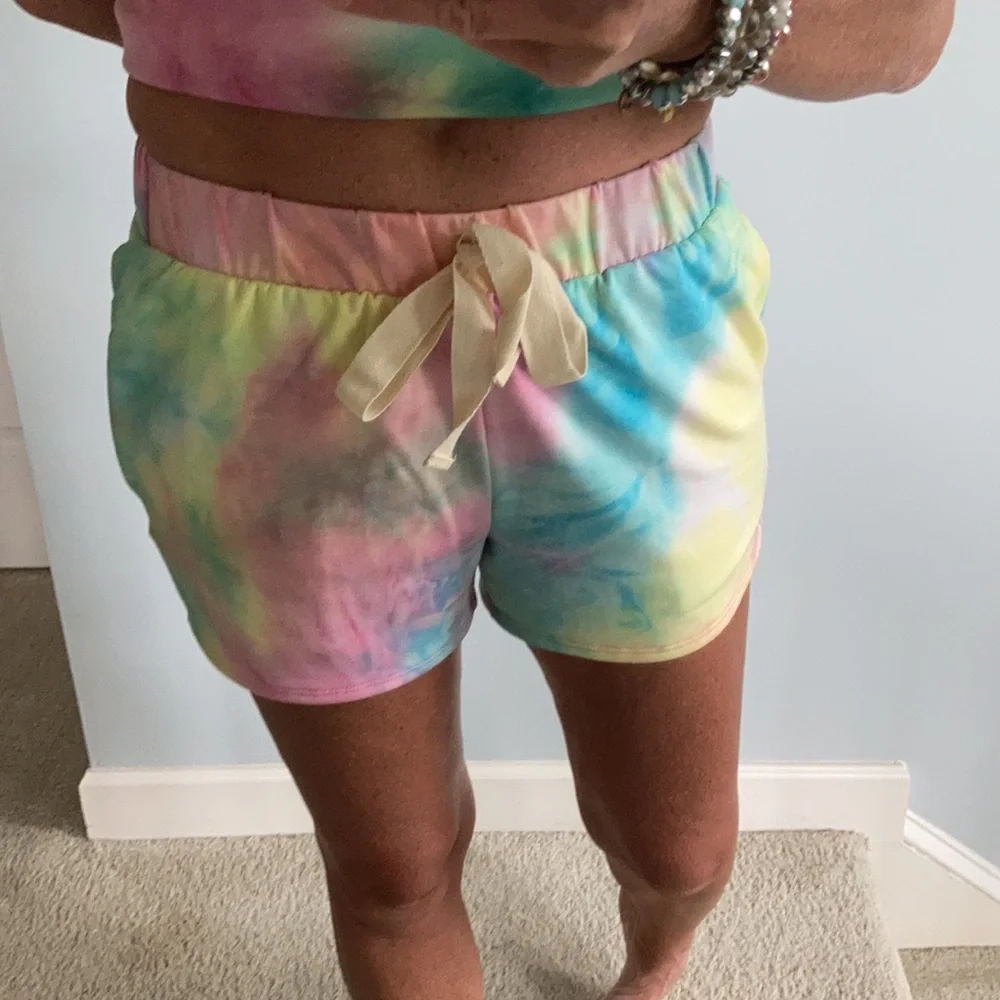 Tie Dye Top & Shorts Lounge Set - Picture 8 of 10